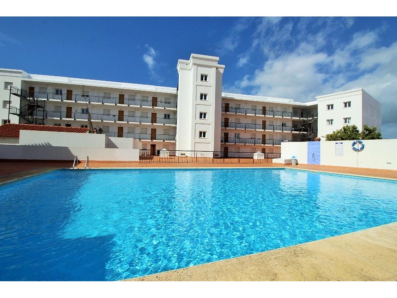 Appartement 3 pièces, comme neuf, en copropriété avec piscine proche du centre de Vila Real de Santo António 