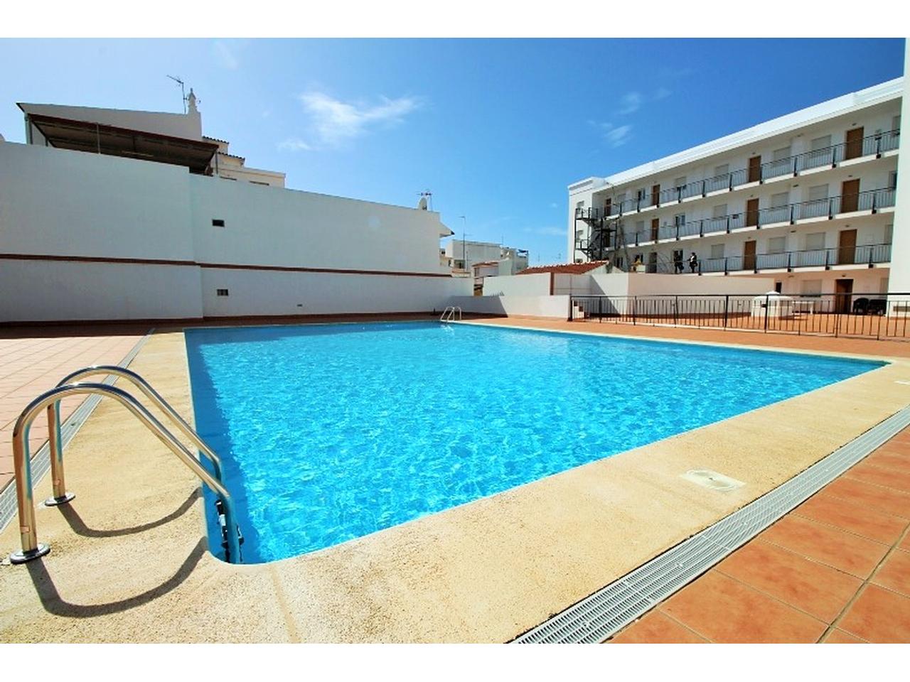 Appartement 3 pièces, comme neuf, en copropriété avec piscine proche du centre de Vila Real de Santo António  