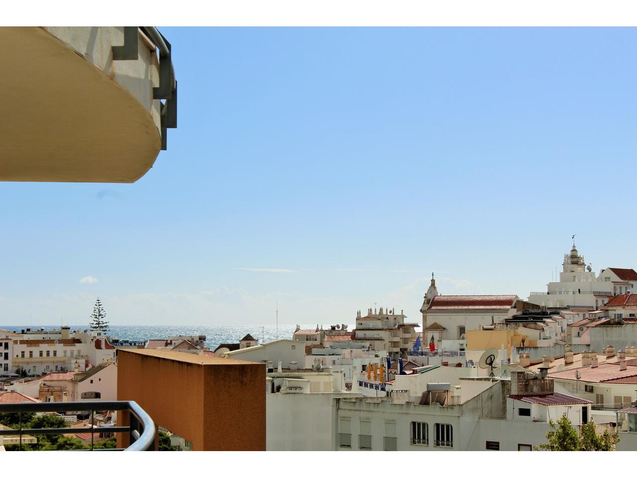 Appartement de 3 pièces avec vue sur la mer, situé dans le centre d’Albufeira 