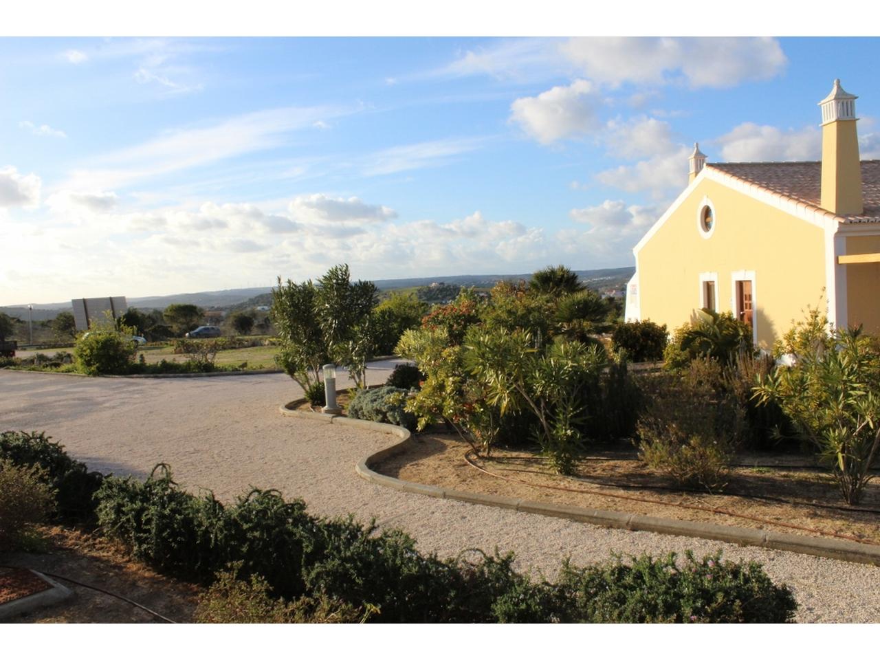 Maison de Campagne de Plain Pieds 3 Pièces + Mezzanine 137.82 m²  à PRAIA DA LUZ 